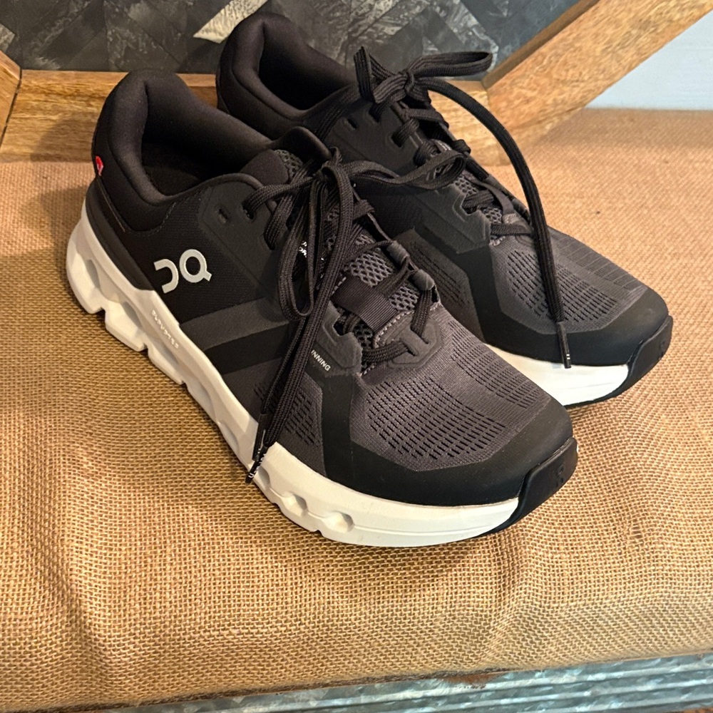 On Running cloudrunner 2 Black Running Shoes